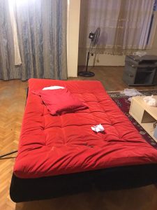 Defolu teşhir elbise dolabı toptan outlet 2 Kapaklı gardırop elbise dolabı 21 kırmızı renkli yatak olan çekyat acil satılık